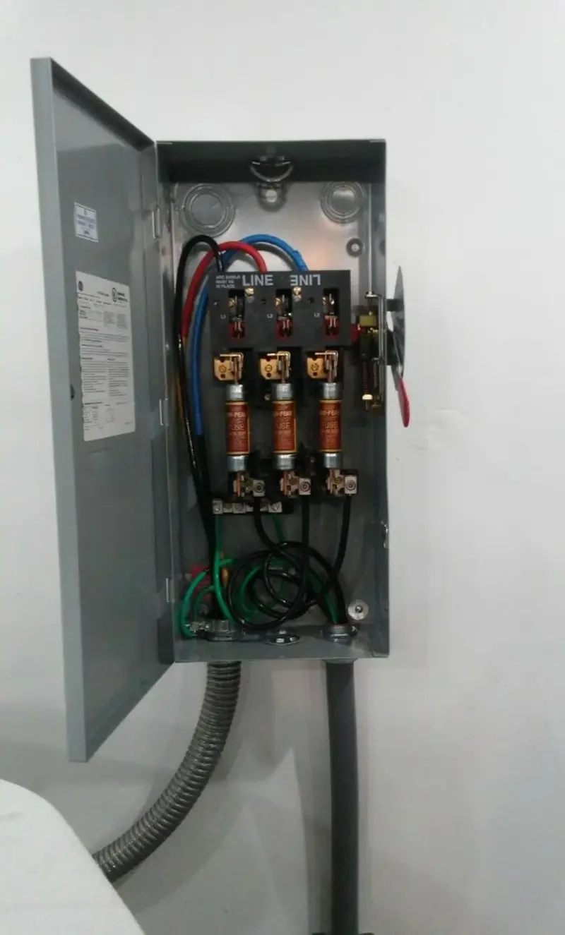 Three-phase disconnect switch installed for Smoke Detector Installation in Bristow